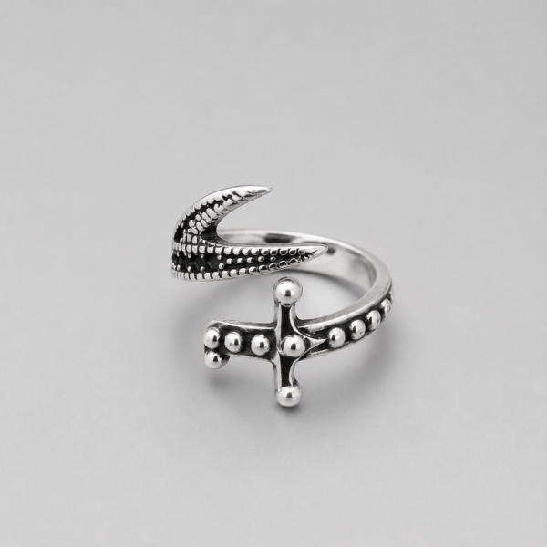Cross Talon Ring